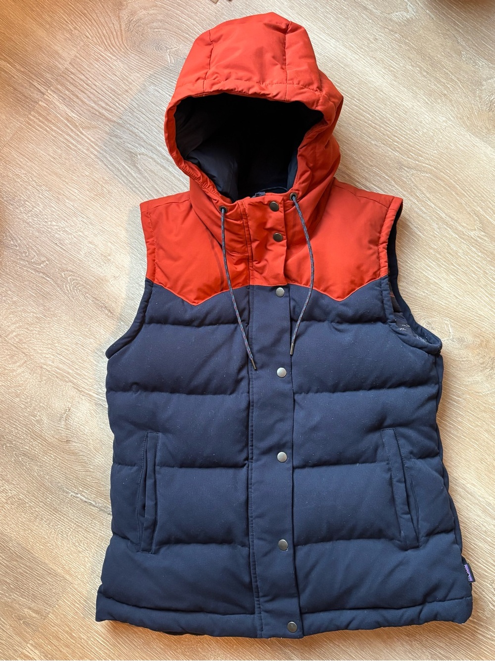 Patagonia Women’s Medium Navy Bivy Hooded Down Feather Insulated Vest - Picture 2 of 6